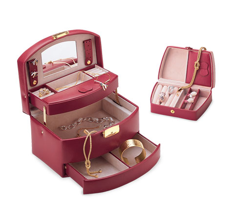 Coffret à bijoux rouge avec bijoux