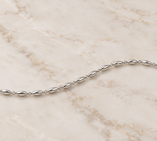 Fijnkettig ketting met rijstkorrelmotief, delicate textuur