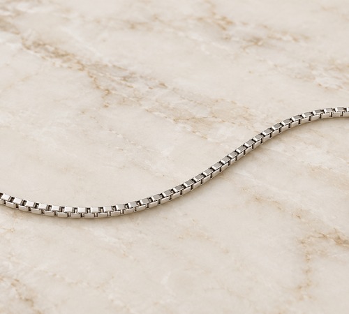 Cha&icirc;ne fine maille v&eacute;nitienne au profil g&eacute;om&eacute;trique